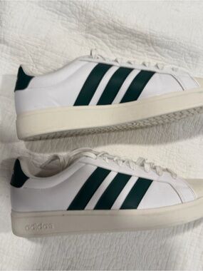 adidas Streettalk Men’s White Sneakers with Green Stripes 12m